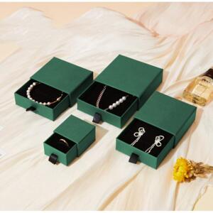 Zelená darčeková krabička na šperky