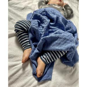 Modrá pletená detská deka