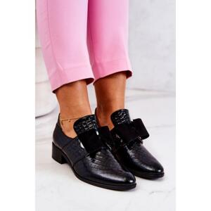 Čierne kožené topánky na nízkom podpätku pre dámy