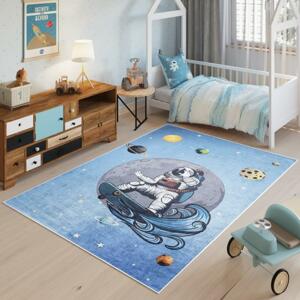 Modrý detský koberec s kozmonautom